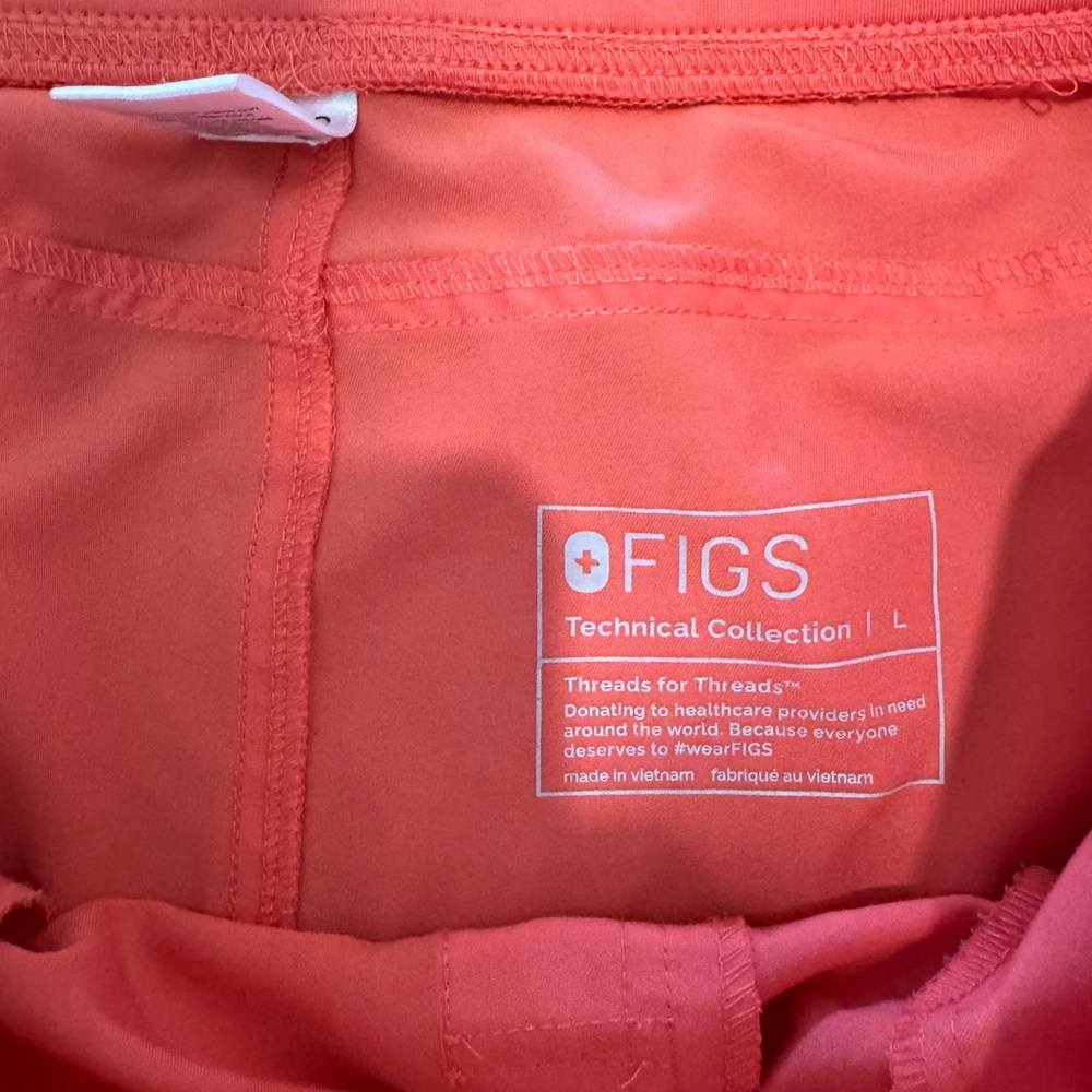Figs coral scrubs